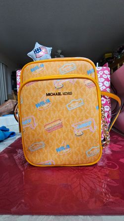 Mickael Kors Cross Body.