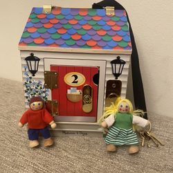 Melissa & Doug Doorbell House (tested) Comes With Keys and Two Dolls