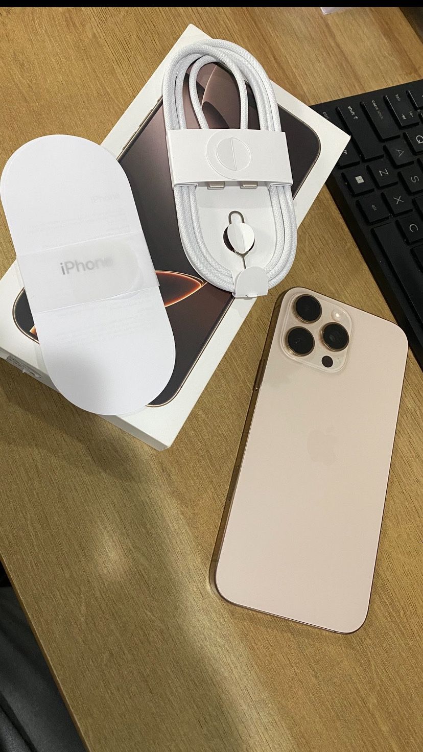 Selling Unlocked 256 GB iPhone 16 Pro Max