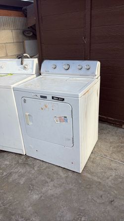 Maytag large gas dryer, works good