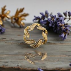Gold Toned Wreath Brooch 