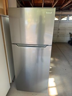 Frigidaire Refrigerator like new