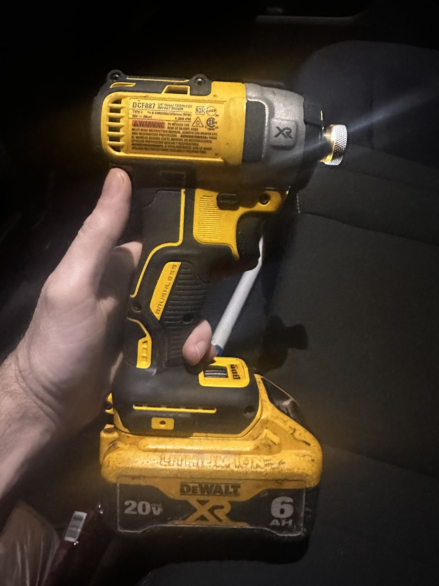 DeWalt 20v XR 1/4 Driver Impact With Battery And Charger
