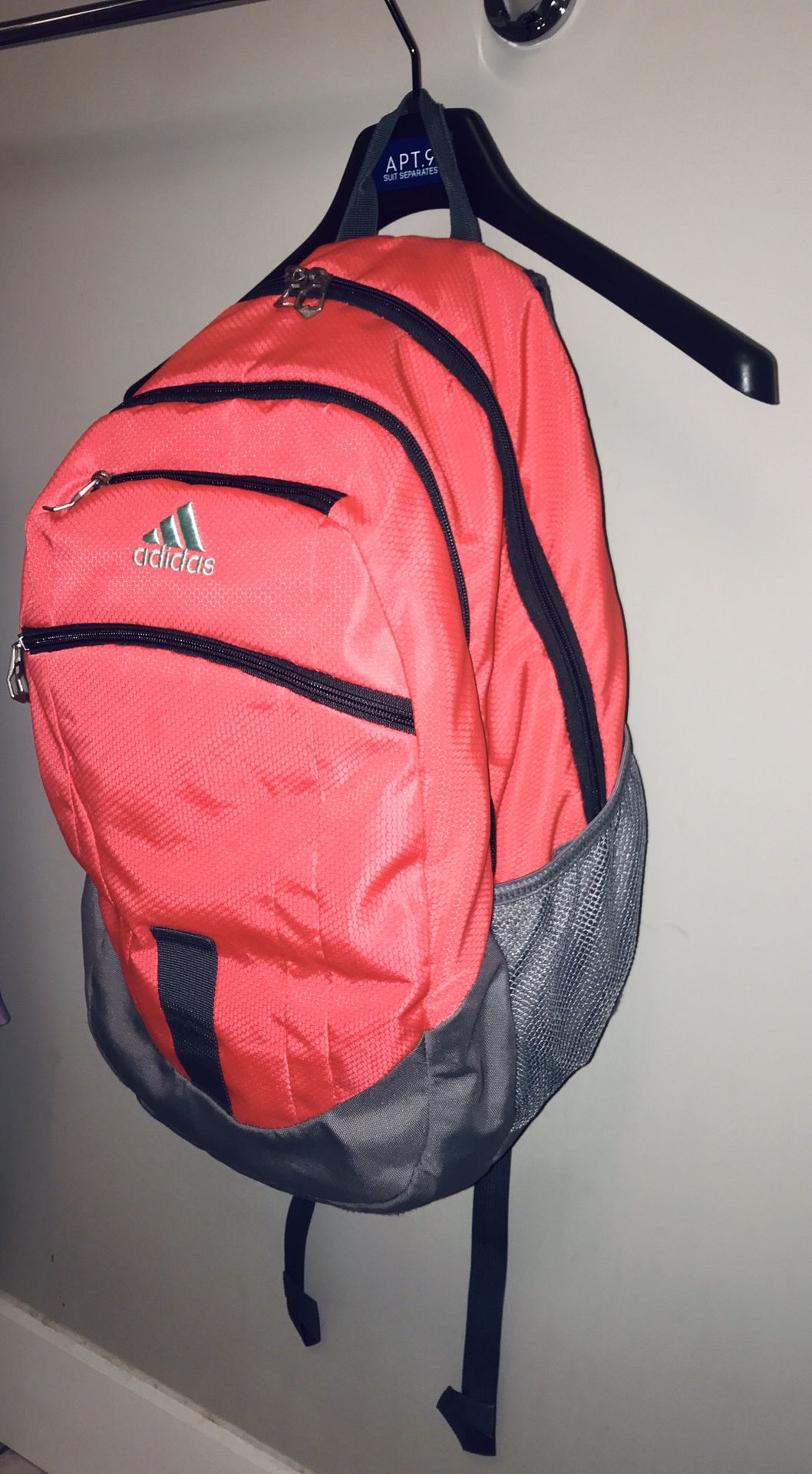 ADIDAS Peach/Pink Reflective & VERY Adjustable Large Adidas Backpack—like new, very gently used! See description for more info 🎒💕💖