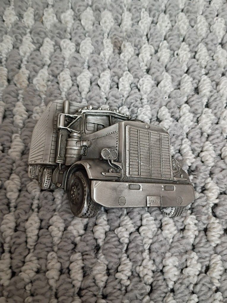 Bergamot Brass Works Semi Truck Cutout Belt Buckle Copyright '77 Pewter Tone 4"