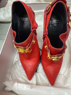 Versace red Medusa size 37/5  300$ or bet offer