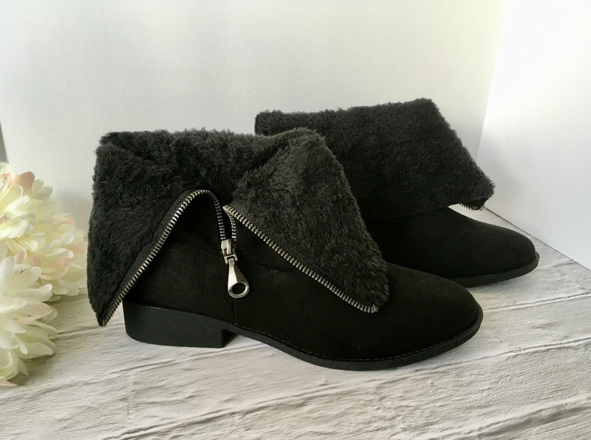 Black Gold Over Boots, Size 8