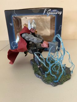 Marvel Diamond Select Gallery: THE MIGHTY THOR