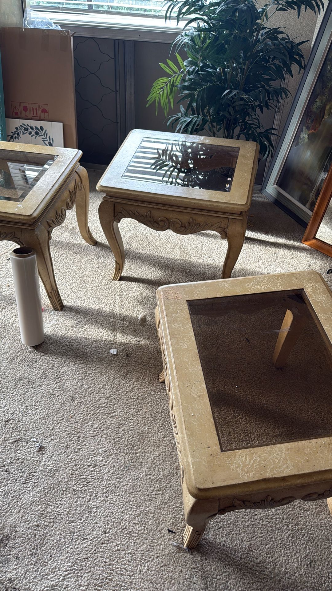 Mirror and three nightstands free pick up ASAP