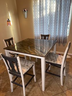 Modern Counter Height Dining Set – Table + 4 Chairs – Great Condition