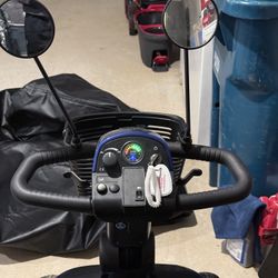 4 Wheel Scooter And Lift For Travel And Vehicle Hitch