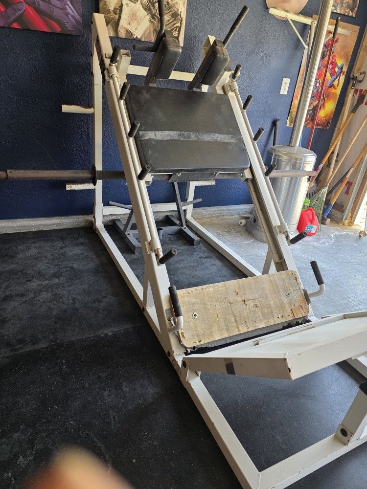 Hack Squat Leg Press Machine