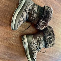 Bearpaw Winter Boots Size 6