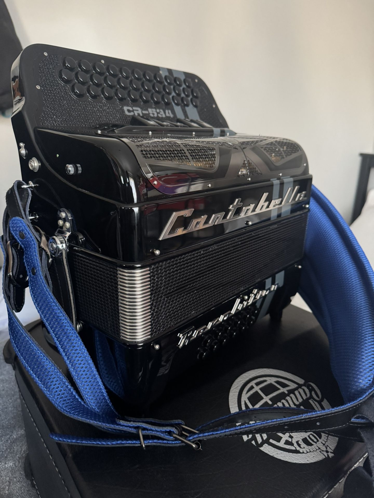 Accordion Cantabella/Tono Fa/5 Registros/OBO