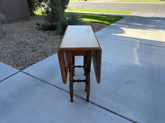 Antique-ish Gate leg (drop leaf) Dining Table