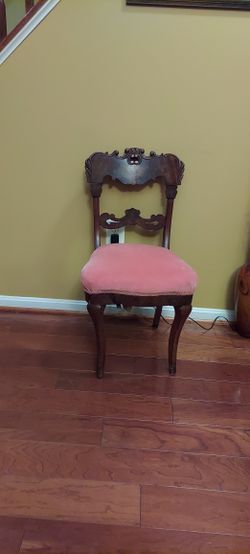 BEAUTIFUL PINK ANTIQUE LADY'S CHAIR