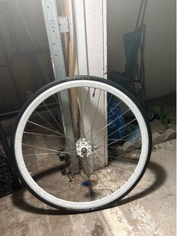 Fixie black and white wheel