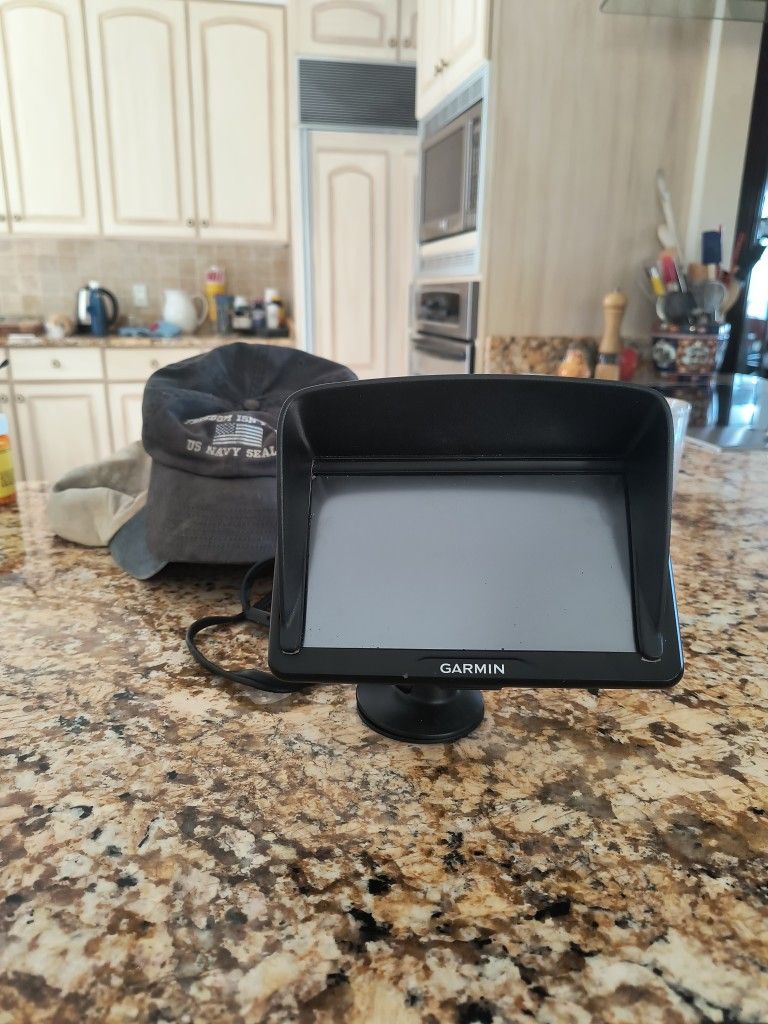 Garmin 2757 Large 7 Inch Screen Auto GPS With Lifetime Map Updates.