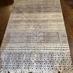 Grooves carved banded tassel Rug