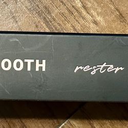 • Beachwaver “BLACK” Prep It Detangling Brush