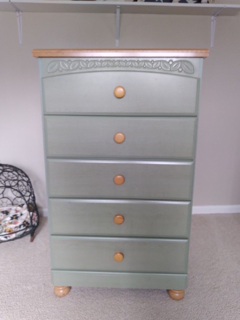 5-Drawer Dresser