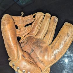 ⚾ * RARE* Vintage Jim "Catfish" Hunter Baseball Glove