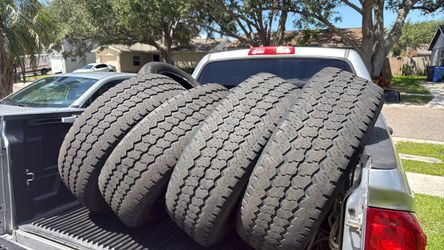 275/70/18 Set of 4Used All-Terrain Tires Lt