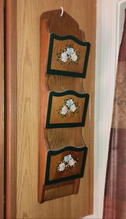VINTAGE WOOD HAND PAINTED TOLE FLORAL FLOWER ROSE FILING ORGANIZER MAIL SORTER STORAGE ACCENT DECOR DISPLAY