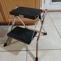 2-Step Metal Step Stool Folding Step Ladder wiht Anti-Slip Large Pedal, 330 lbs. Load Capacity