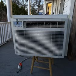 Frigidaire Air Conditioner BTU 18,500 Cool monster