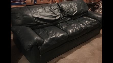 Beautiful very nice leather sofa Loveseat ottoman like new excellent condition
