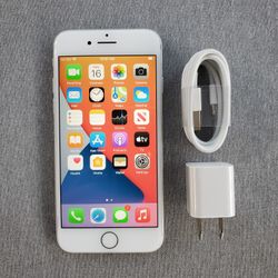 iPhone 7 - UNLOCKED - Like New 