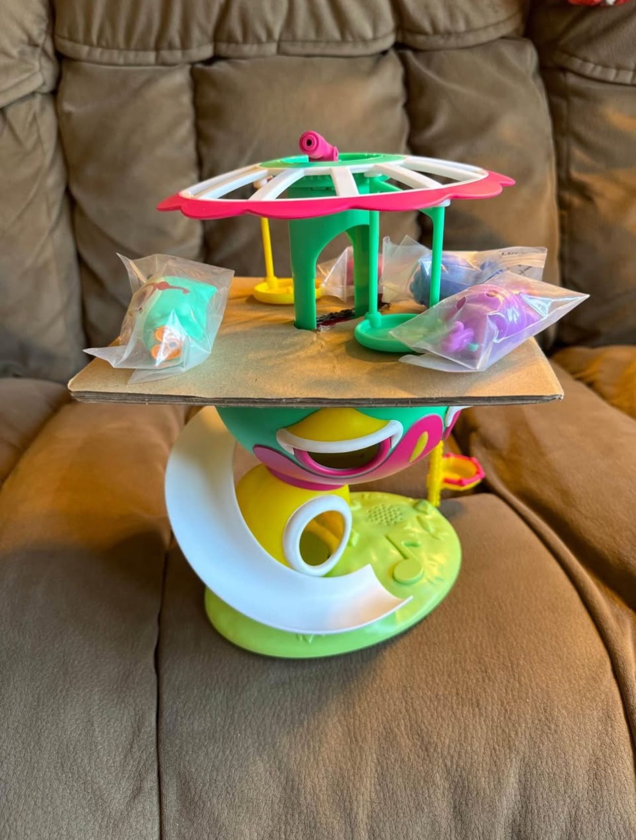 Do, Re & Mi Playset with Melodies and Phrases Features Do's House with Three 3-Inch Figures
