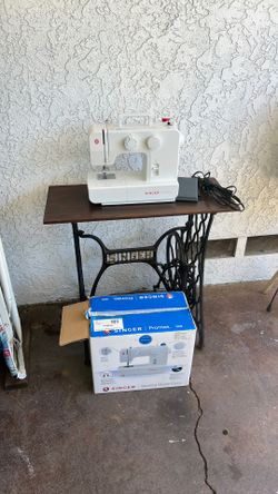 Singer sewing Machine good morning   Portable