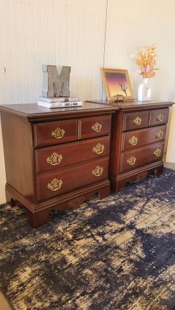 2 WOODEN NIGHTSTANDS