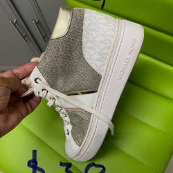 Woman’s MK Shoes Size 9 