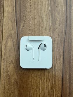 Apple EarPods in Case