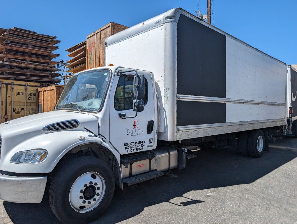 2018 Freightliner m2 106 26ft Box Truck