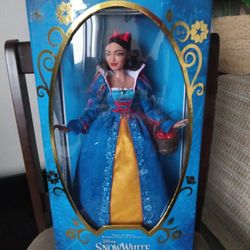 Snow White Limited Edition Disney Collecter Doll