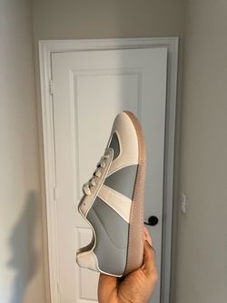 GATS. Gray and Cream Low-Top Sneaker