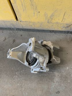 Honda CR-V 2011 engine motor Mount passenger side