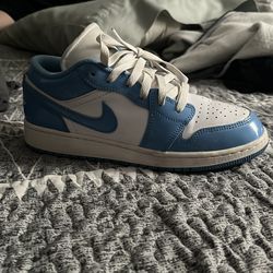 Jordan 1 low’s size 5.5