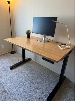 Uplift V3 Adjustable Standing Desk
