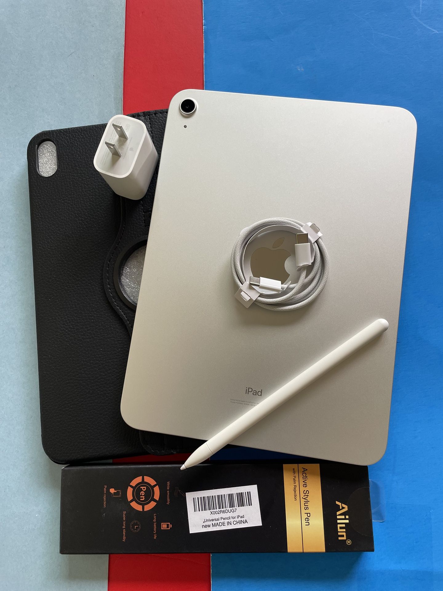 256gb Apple IPad 10th Generation (10.9” Liquid / 2022 model) with pen, keyboard, case & Accessories (warranty 2026)