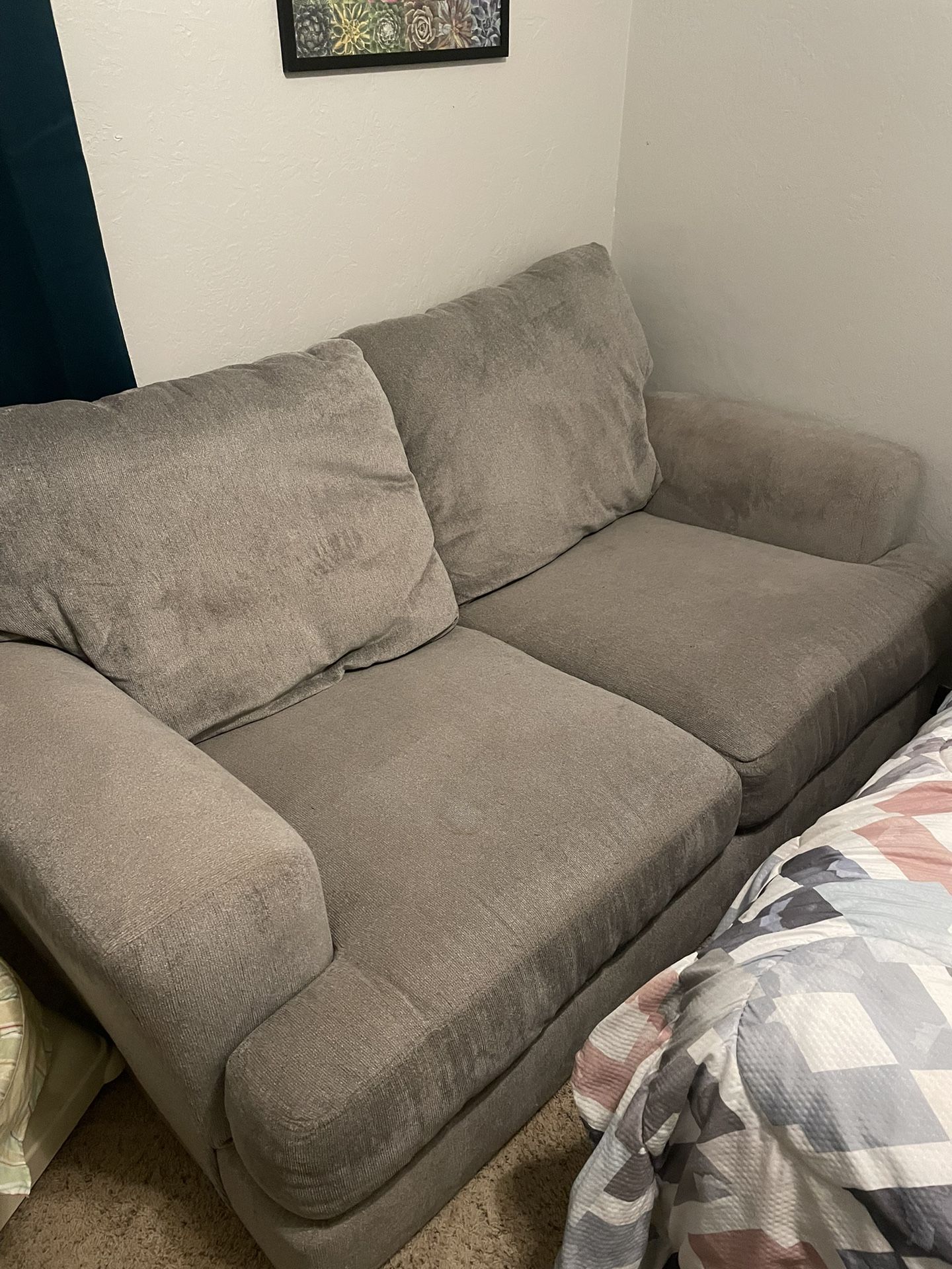 Loveseat/couch 