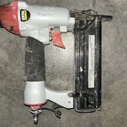 The Central Pneumatic 68019 18-gauge 2-in-1 air nailer/stapler 