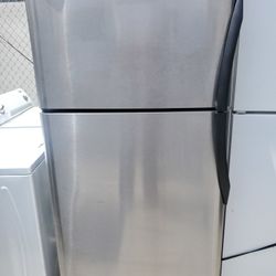 FRIGIDAIRE STAINLESS STEEL FRIDGE