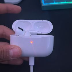 AirPod pros 1 GEN ( Missing Right AirPod) 