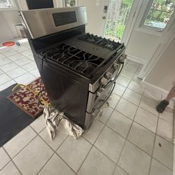 Gas Range Double Oven. Great Conditions! 
