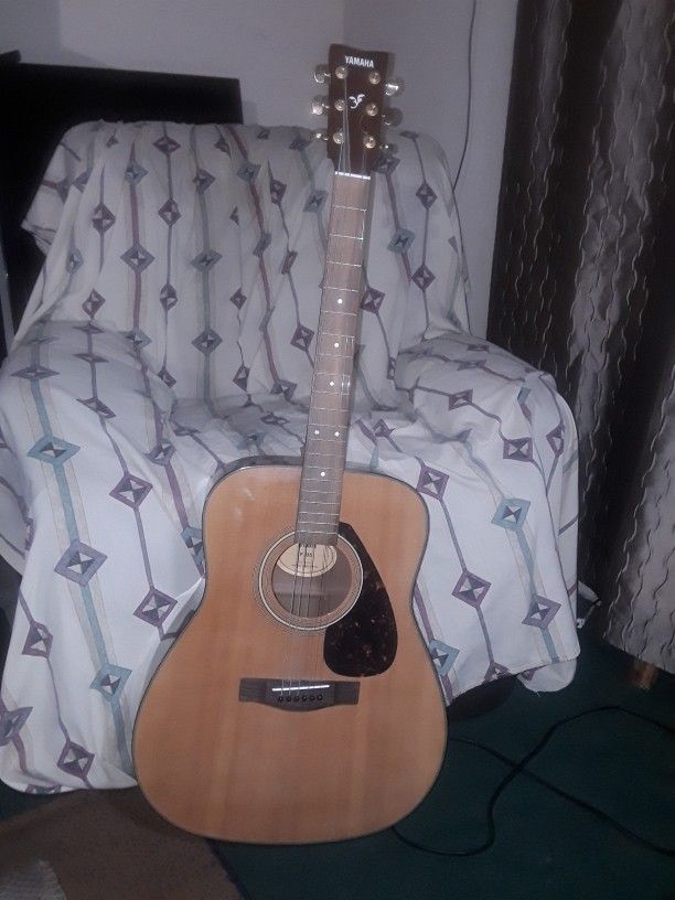Yamaha F835 Accust Guitar